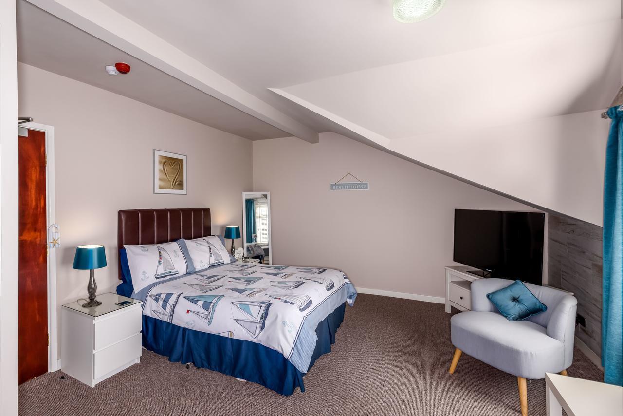 By The Seaside 4*